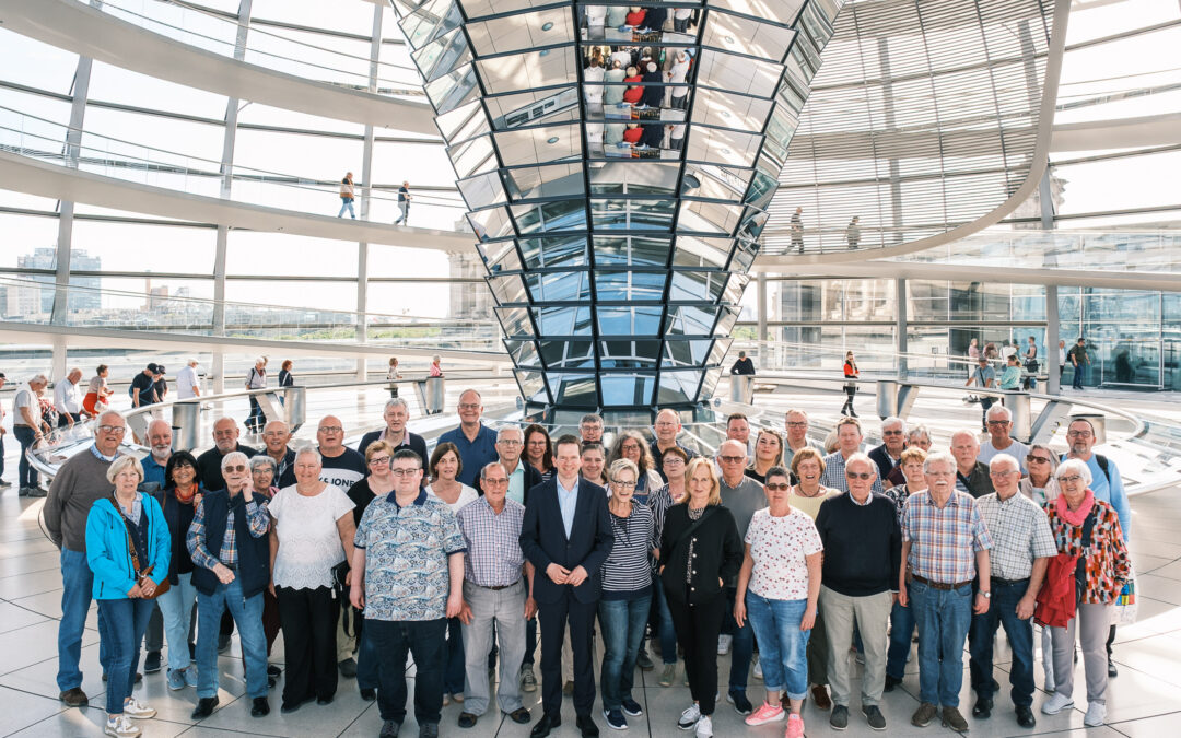 Martin Plum begrüßt zwei Besuchergruppen in Berlin