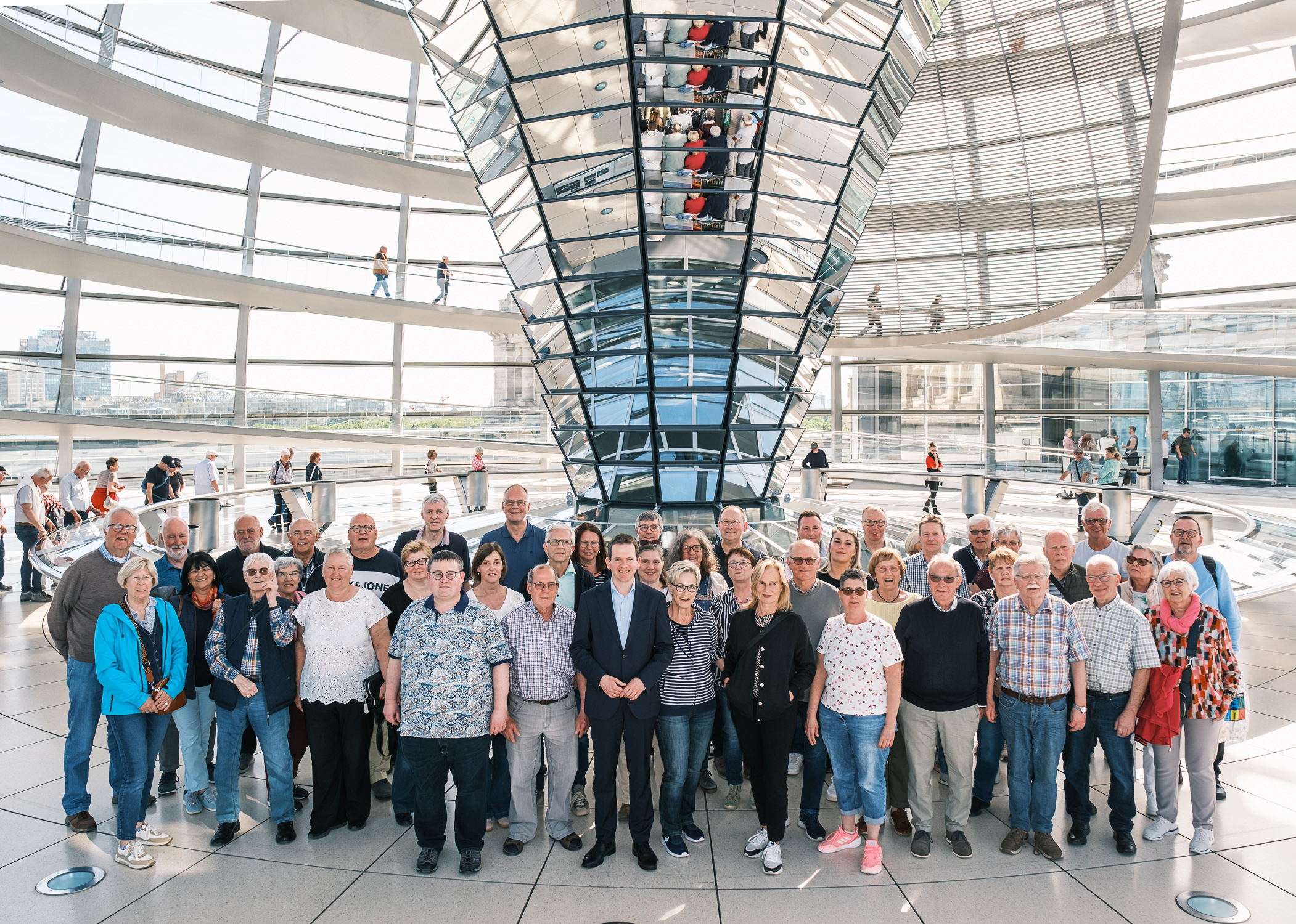 Martin Plum begrüßt zwei Besuchergruppen in Berlin