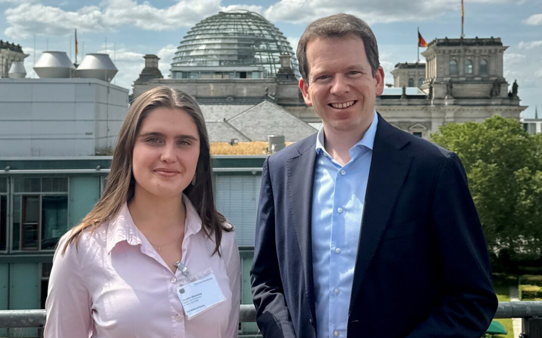 Aurélie Stimming blickt bei „Jugend und Parlament“ hinter die Kulissen des Bundestages