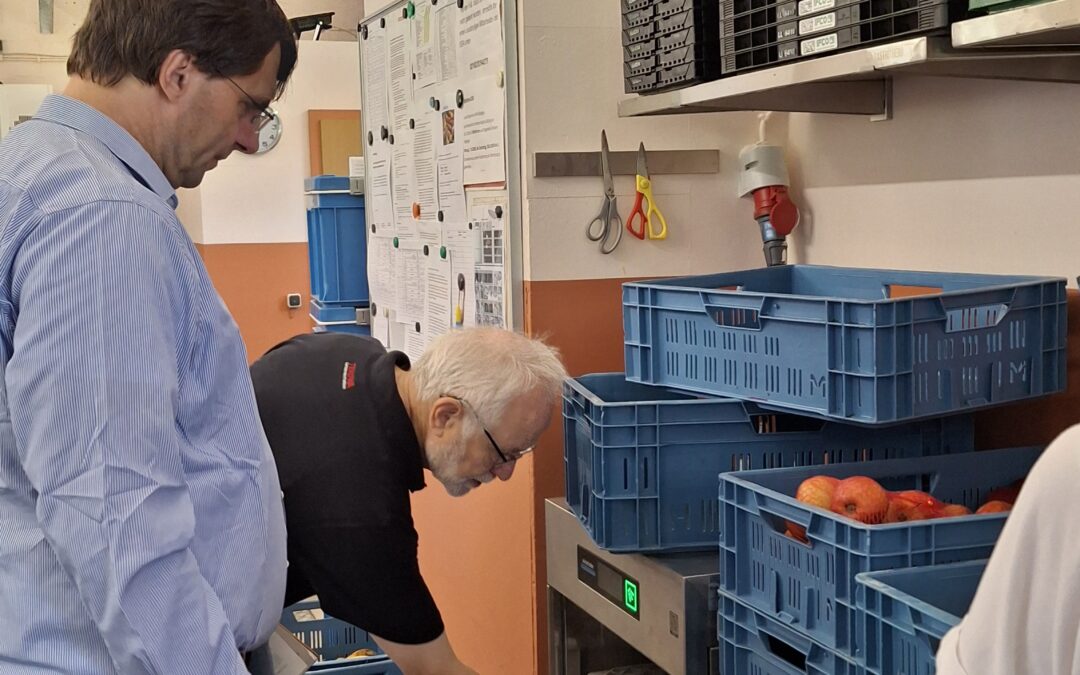 Marcus Optendrenk besucht Nettetaler Tafel